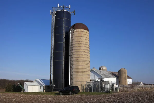 Hücre Antenleri Wisconsin Görülen Silo Üstüne Monte Edilmiş — Stok fotoğraf