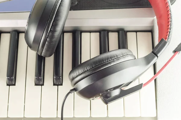 Auriculares Teclado Piano Instrumento Música Eléctrica — Foto de Stock