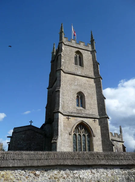 Iglesia Cerca Avebury Stone Circle — Foto de Stock