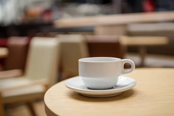 Tazza Caffè Sul Tavolo Vicino — Foto Stock