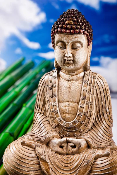 Buddha Und Blauer Himmel Hintergrund Lebendige Farben Natürlicher Ton — Stockfoto