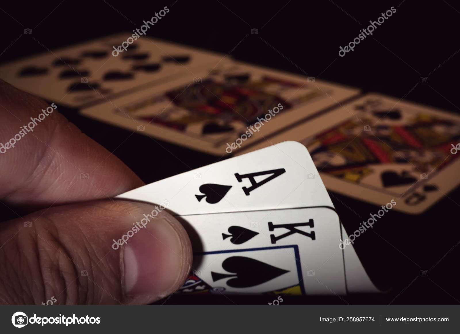 Lucky poker club