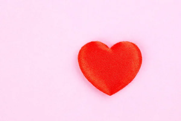 Coração Vermelho Fundo Rosa — Fotografia de Stock
