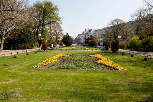 3月18日公园位于波兰科洛布泽格市中心 — 图库照片