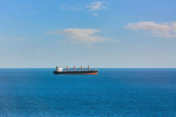 黑海的干货船 — 图库照片