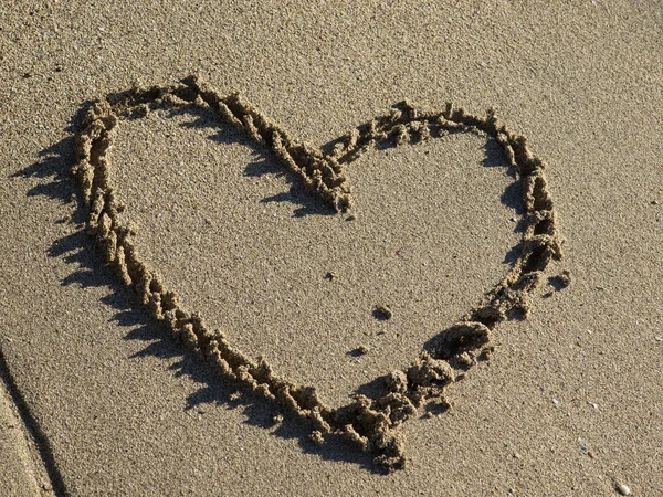 Ένα Σχήμα Καρδιάς Στην Άμμο — Φωτογραφία Αρχείου