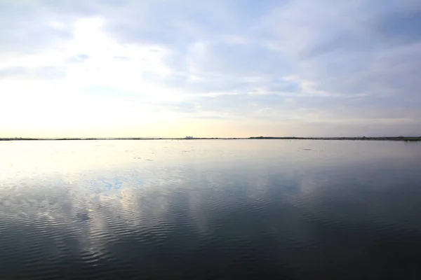 Lake Landschap Met Wolk Reflecties — Stockfoto