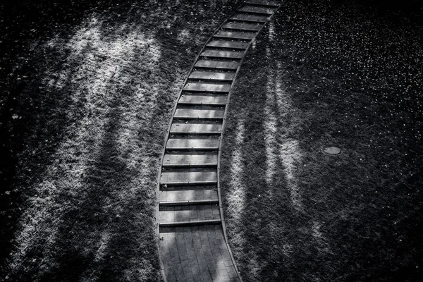 Merdiven Güz Bir Bahçede — Stok fotoğraf