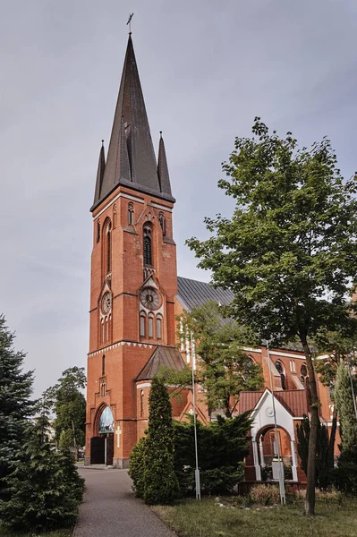 Церква Червоної Цегли Вежі Оборницький Польщі — стокове фото