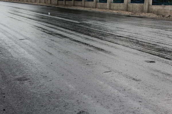Pavimento Asfalto Alcatrão Preto Recém Colocado Uma Nova Superfície Estrada — Fotografia de Stock