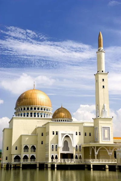 Mezquita Con Cúpulas Doradas Minarete Malasia —  Fotos de Stock