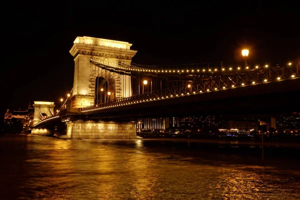 Obraz Nocy Ruchu Węgierskiego Łańcucha Bridge Ekstremalnie Wysoki Donau — Zdjęcie stockowe