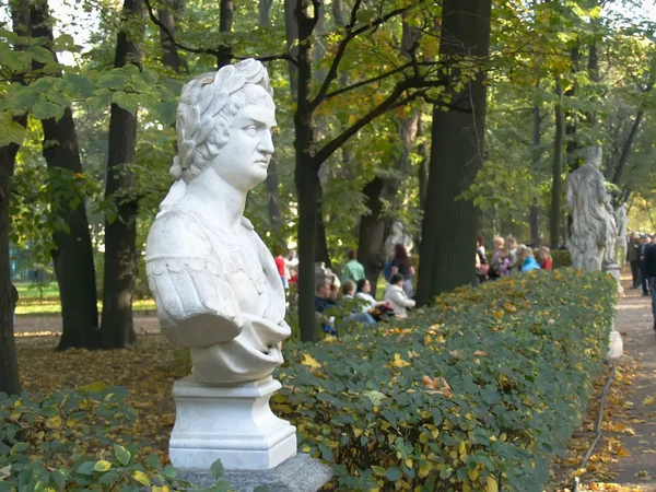Escultura Antigua Parque Otoño Jardín Verano San Petersburgo Rusia — Foto de Stock