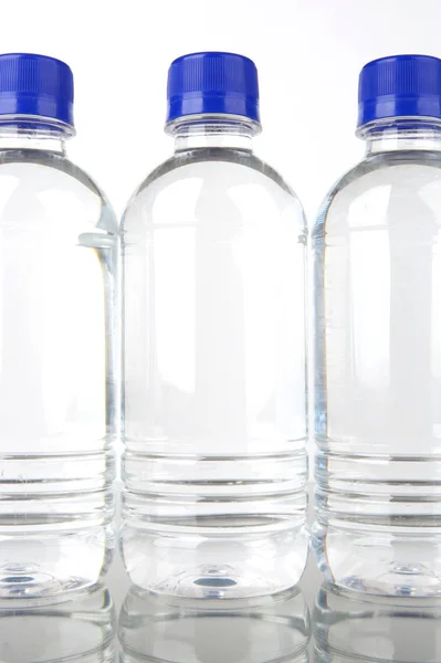 Бутылки Воды Бутылках Изолированы — стоковое фото