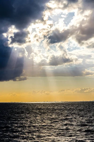 Sonne Scheint Durch Stürmische Wolken Über Der Ostsee Malmö Schweden — Stockfoto