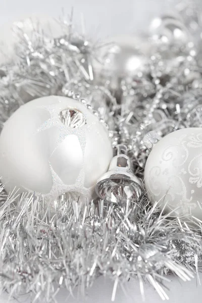 Mooie Zilveren Kerstballen Als Decoratie Voor Feestdagen — Stockfoto