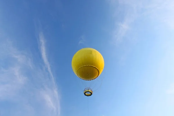 空とカラフルな気球 — ストック写真