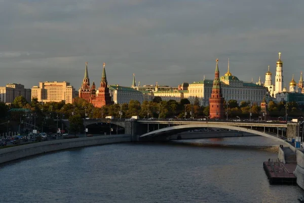 Vista Nocturna Del Kremlin Del Río Moscú — Foto de Stock