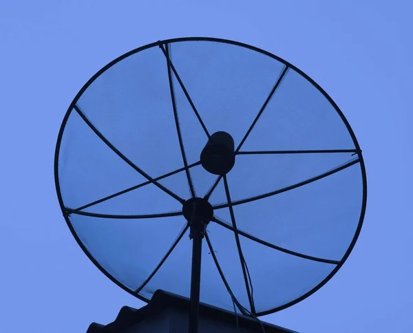 Antenne Parabolique Sur Toit — Photo