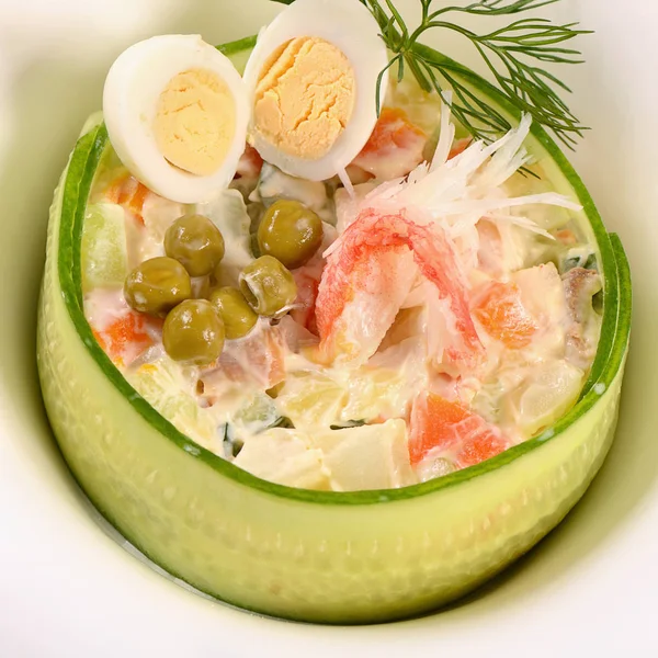 Ensalada Olivier Primer Plano Con Huevos Pepino — Foto de Stock