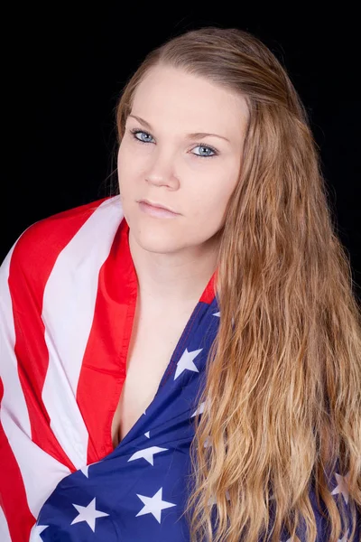 Una Chica Sexy Con Bandera Americana Envuelta Alrededor Ella — Foto de Stock