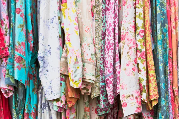 Vestidos Vintage Con Estampado Floral Mercado — Foto de Stock