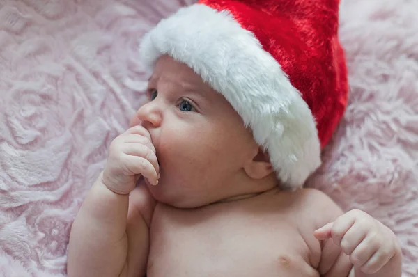 Pequeño Bebé Santa Navidad Sombrero Pone —  Fotos de Stock