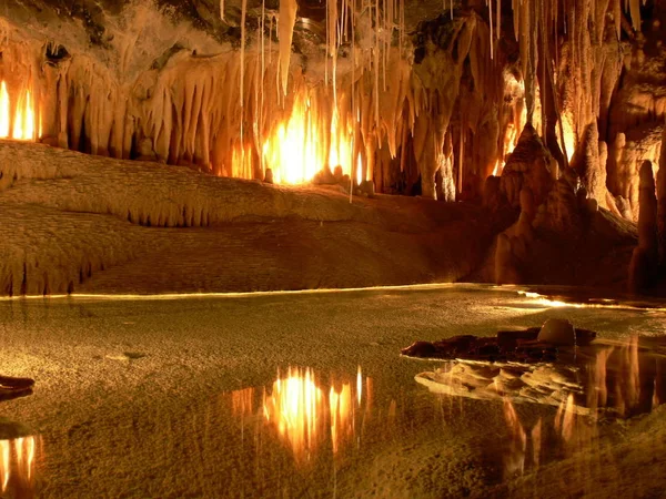 Light Reflects Water Floor Cave Mole Creek Tasmania Australia — Stock Photo, Image