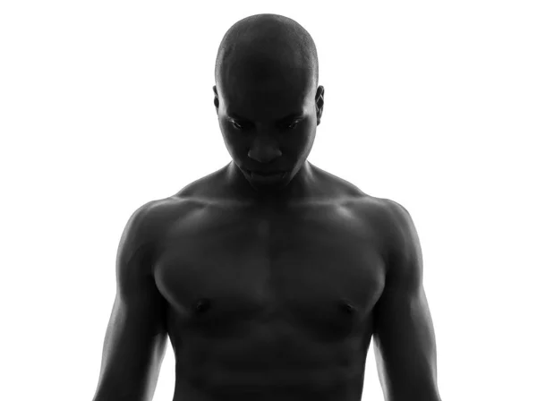 白い背景にシルエットスタジオで悲しい見下ろす1アフリカの黒人男性トップレス — ストック写真