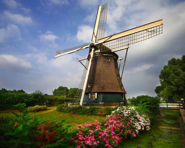 Een Windmolen Aan Rand Van Amsterdam Nederland — Stockfoto