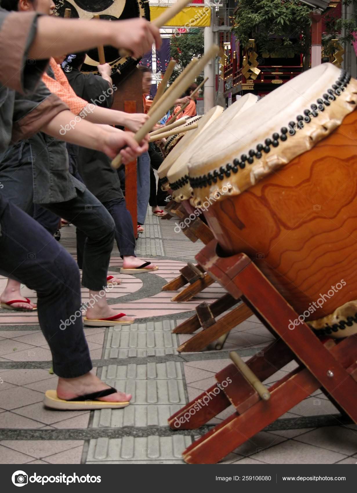 Detalle Dinámico Durante Espectáculo Tambores Japoneses fotografía de