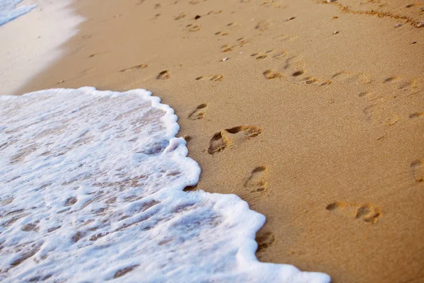 모래에 발자국을의 — 스톡 사진