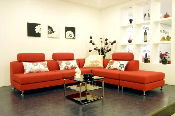 Umieszczony Salonie Sofa — Zdjęcie stockowe