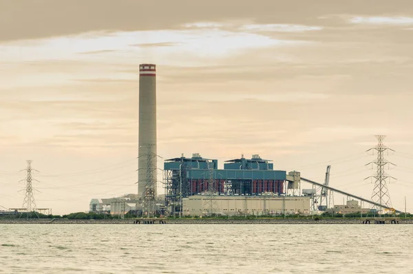 Centrais Elétricas Cercam Mar Rayong Tailândia — Fotografia de Stock