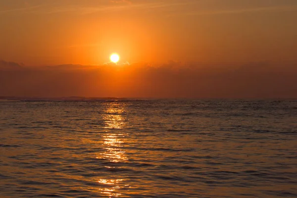 Oceano Calmo Durante Alba Tropicale — Foto Stock