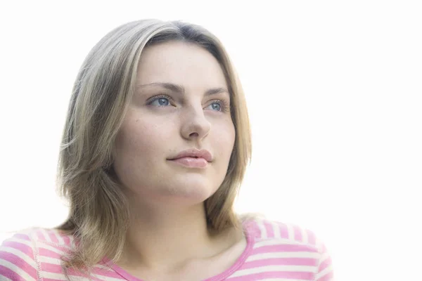 Retrato Una Chica Adolescente Bastante Rubia Mirando Lejos Cámara —  Fotos de Stock