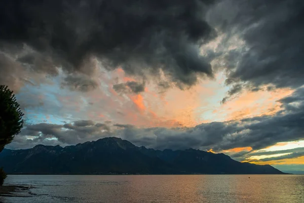 Matahari Terbenam Atas Danau Jenewa Montreux — Stok Foto