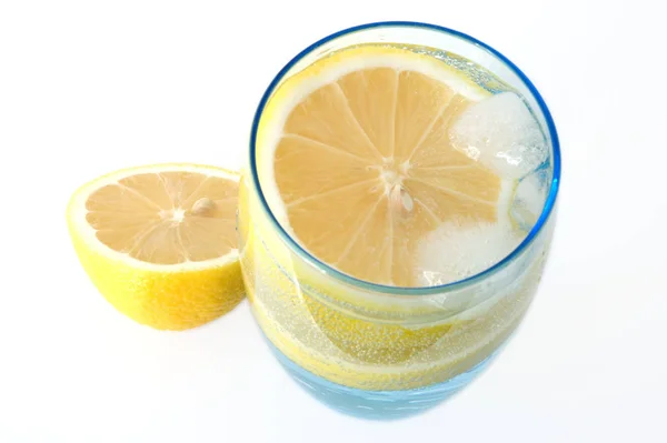 Limón Vaso Con Agua Mineral Hielo —  Fotos de Stock