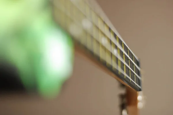 Tocando Ukulele Guitarra Detalhe — Fotografia de Stock