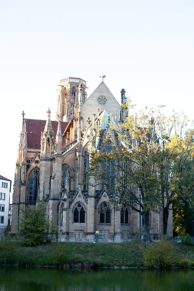 Een Pceudo Gotische Kerk Vijver Stuttgart — Stockfoto