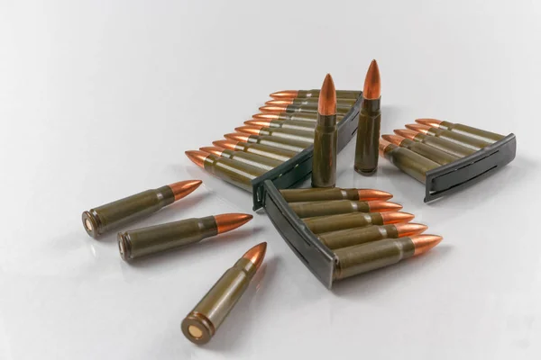 62X39 Tam Metal Ceket Hedef Tüfeği Kartuşları Ile Hız Yükleyici — Stok fotoğraf
