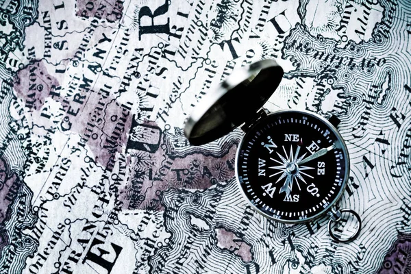 Kompass Gammal Karta Omgivande Ljus Resa Tema — Stockfoto