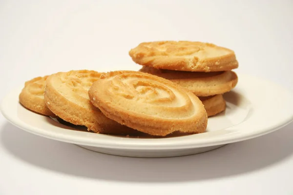 Six Biscuits Sablés Dans Une Assiette Porcelaine Fond Neutre Focus — Photo