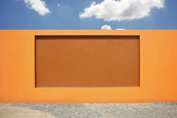 Mooie Oranje Muur Moderne Cement Hek Met Rotsen Vloer Witte — Stockfoto