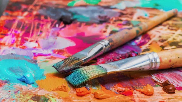Pinceles Usados Paleta Artista Pintura Óleo Colores Para Dibujo Pintura —  Fotos de Stock