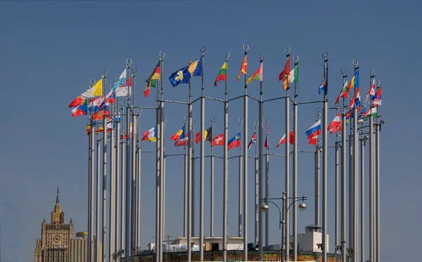 Círculo Postes Con Banderas Países Europeos Plaza Europa Moscú — Foto de Stock