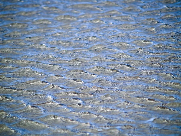 Ondulaciones Oceánicas Aguas Poco Profundas Una Playa — Foto de Stock