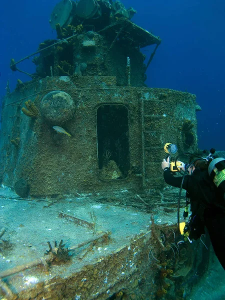 Underwater Photographer Shooting Radar Tower Sunken Destroyer — Stock Photo, Image