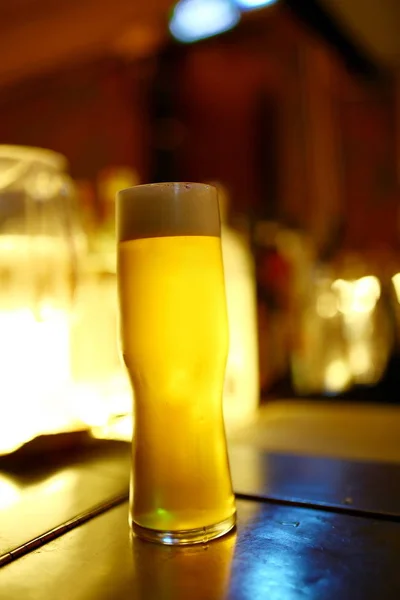 Ein Glas Bier Der Bar — Stockfoto