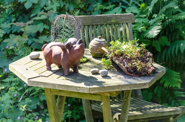 Gartenidylle Little Old Garden Table Various Little Things — Stock Photo, Image